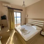 Fron Hotel *